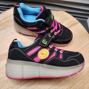 Girls XDH Light‑Up Skate Shoes Size 35 – Retractable Wheels – No‑Tie